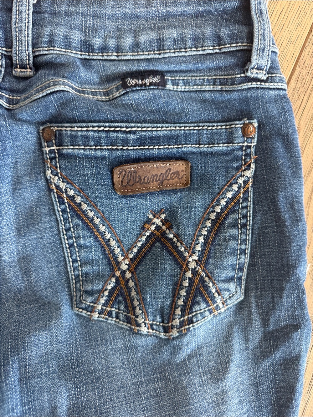 Wrangler Women's Flare Jeans - Medium Blue Wash - Picture 4 of 4